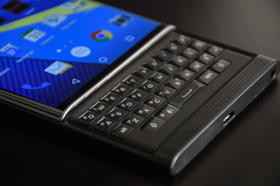 BlackBerry não vai mais produzir smartphones próprios