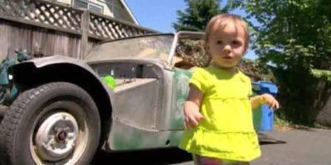 Imagem de Menina de 1 ano compra carro no eBay por acidente no site TecMundo