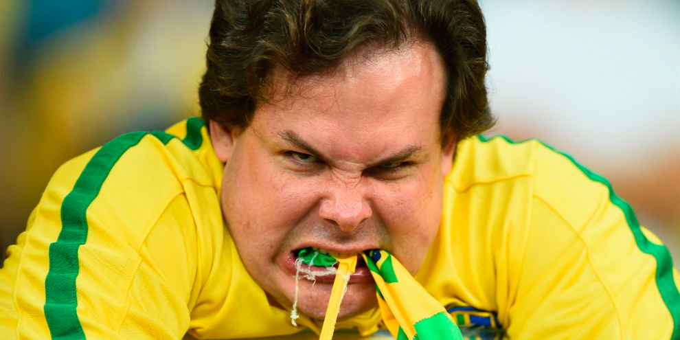 Imagem de 13 memes que ilustram a derrota do Brasil para a Alemanha na Copa do Mundo no site TecMundo
