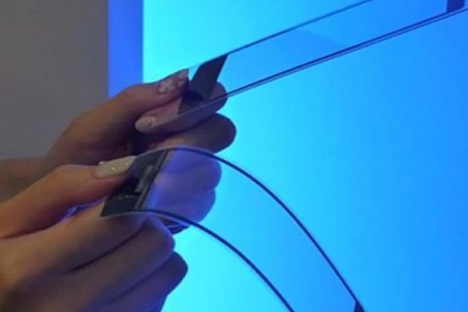 Imagem de Kyocera Proteus: o smartphone-conceito superdobrável que vira smartwatch no site TecMundo