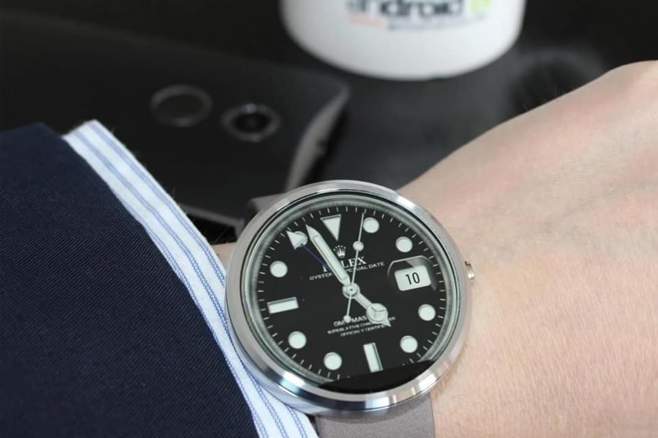 Imagem de Marcas de relógios de luxo estão "caçando temas piratas" para Android Wear no site TecMundo