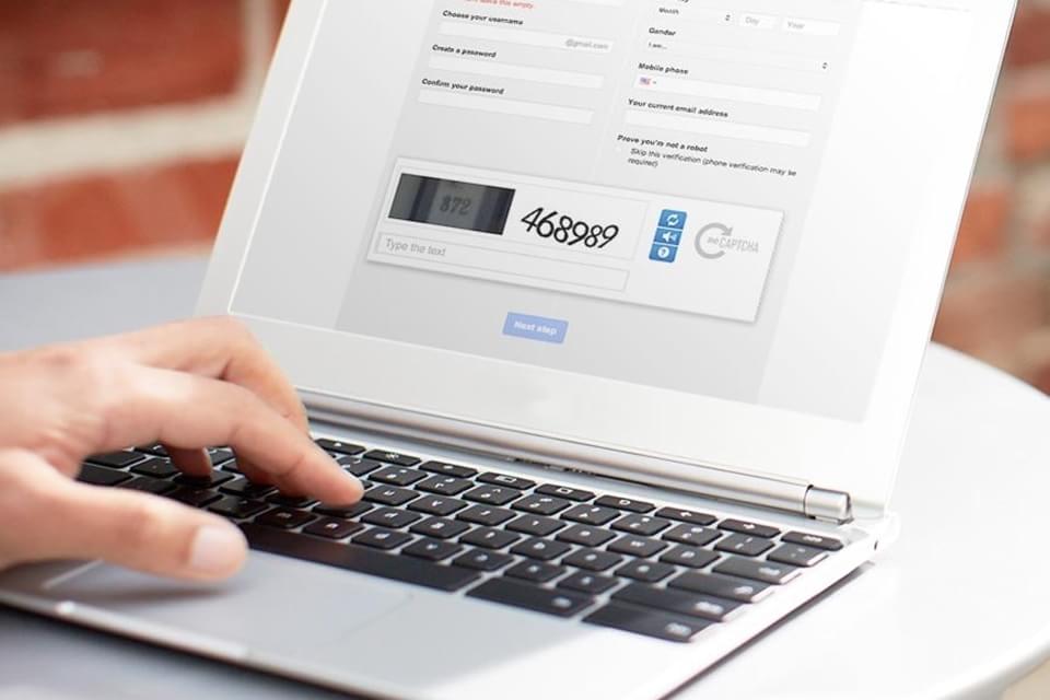 Imagem de "Você é um robô?" Google lança sistema de segurança que substitui o CAPTCHA no site TecMundo