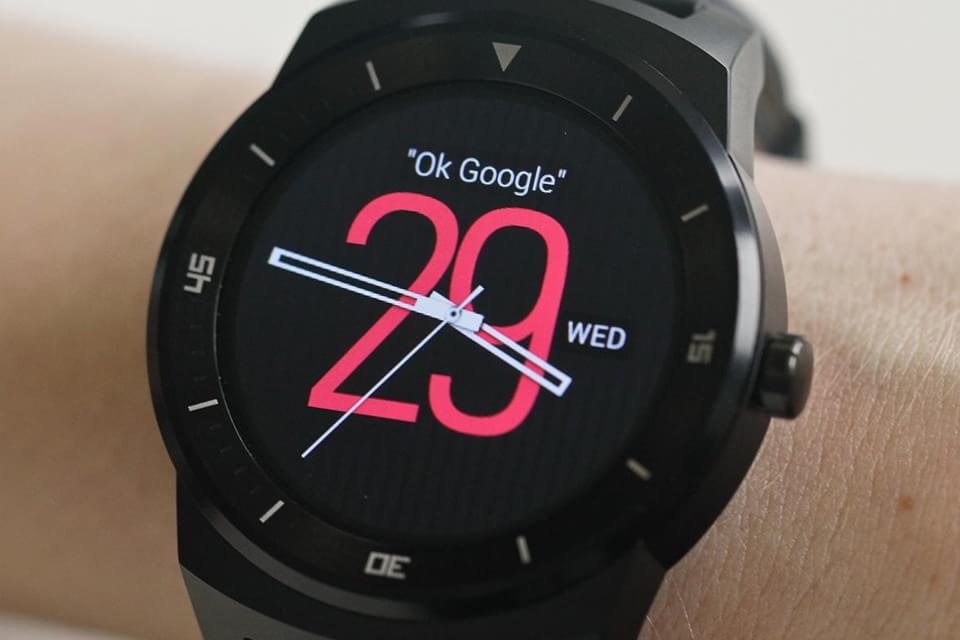 Imagem de LG pode anunciar o relógio G Watch R2 com 4G na MWC 2015 no site TecMundo