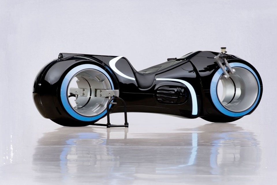 Imagem de Moto de 'Tron' existe de verdade e pode ser sua por R$ 125 mil no site TecMundo