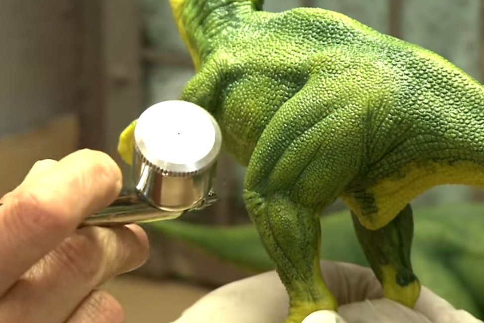 Imagem de Conheça o processo para fabricar dinossauros de plástico no tecmundo