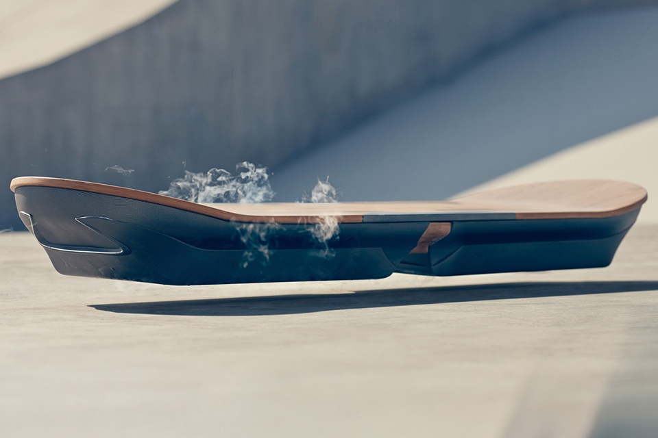 Imagem de Sim, o hoverboard é real: veja em vídeo o skate voador da Lexus no tecmundo