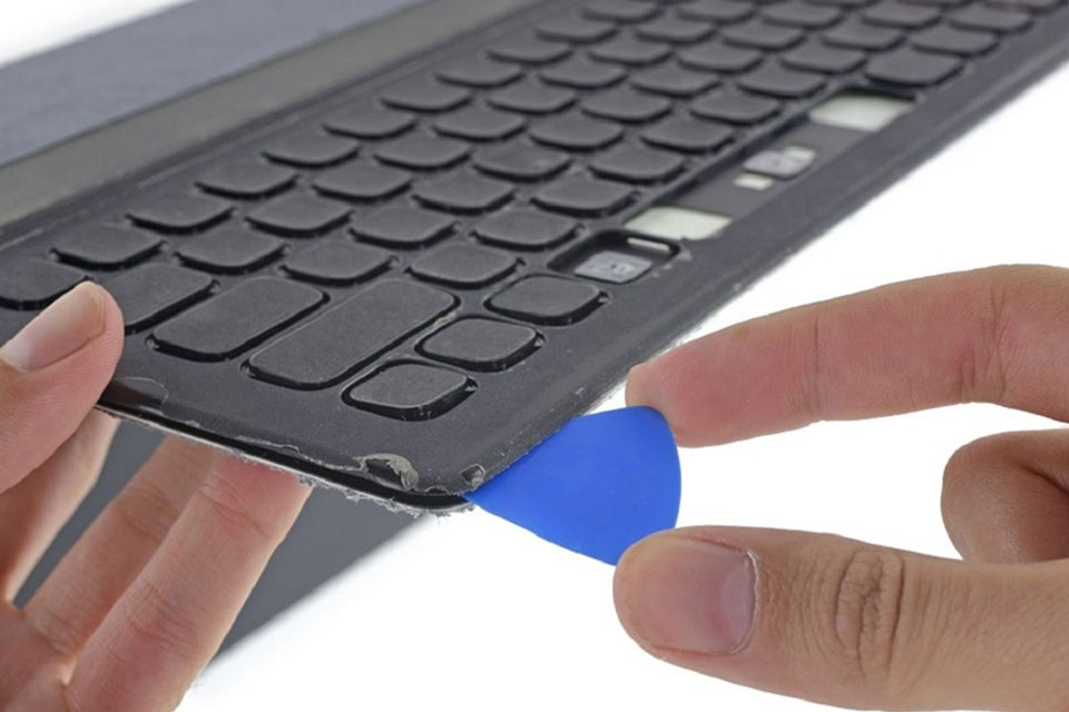 Imagem de iPad Pro: veja uma 'autópsia' do teclado da Apple no tecmundo