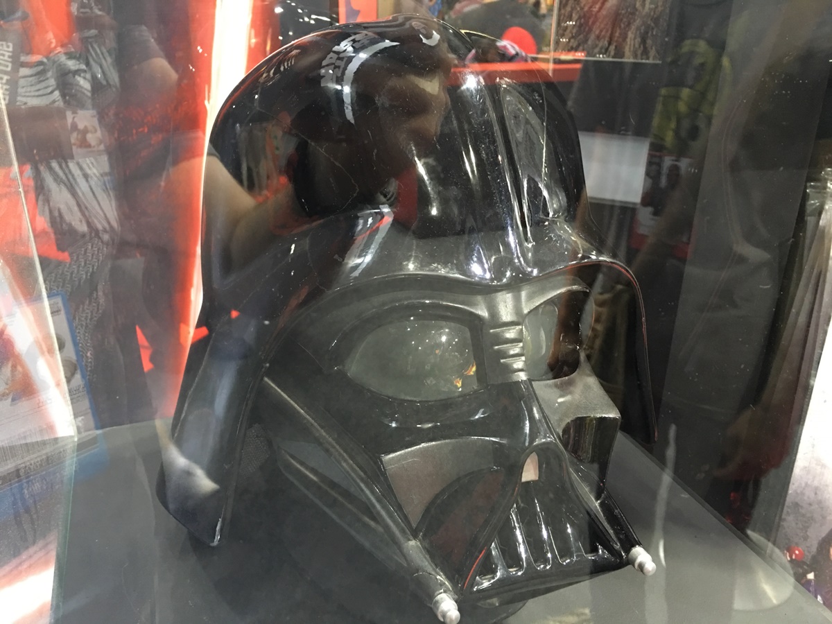 Imagem de Wow! Essa fantasia ostentação do Darth Vader é f*da e custa “só” R$ 9 mil no tecmundo