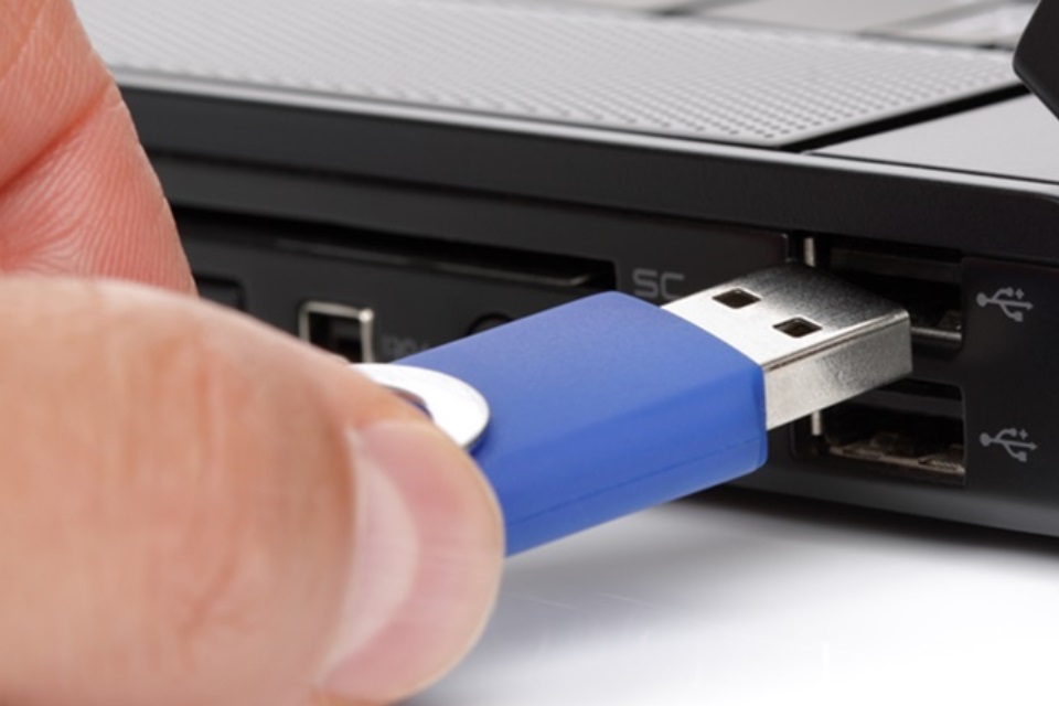 Imagem de 6 programas para criar pendrives bootáveis no site TecMundo