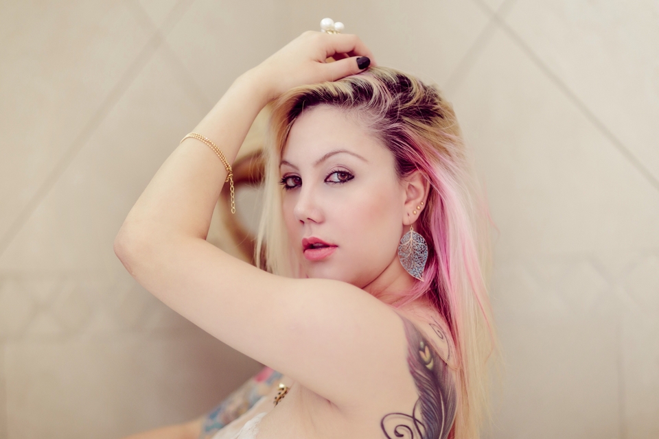 Imagem de Veja só: já tem gente por aí fazendo dinheiro com a venda de nudes no tecmundo