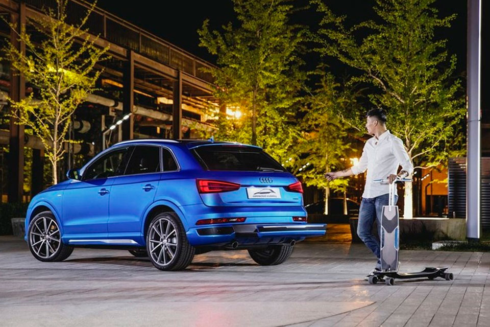 Imagem de Audi apresenta carro-conceito com patinete elétrico embutido no para-choque no tecmundo