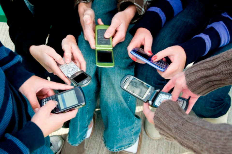 Imagem de Por que tanta gente prefere ainda prefere usar celulares antigos? no tecmundo