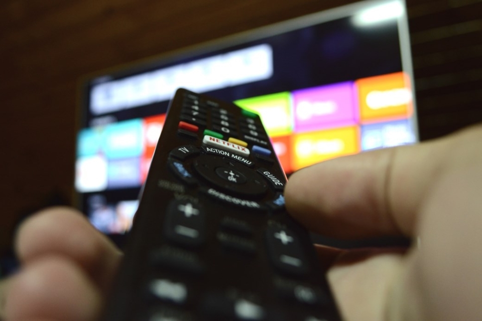 Imagem de Qual é o plano de TV por assinatura que cabe melhor no seu bolso? no tecmundo