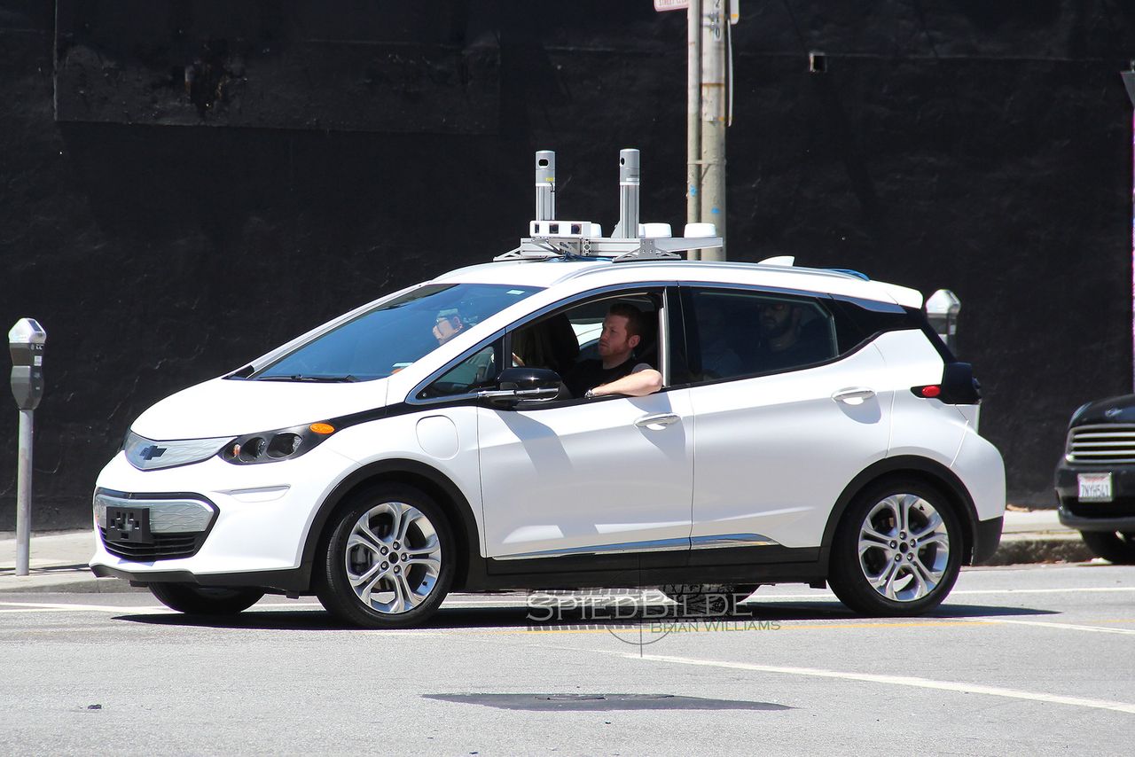 Imagem de Chevrolet é flagrada testando uma versão autônoma de seu carro elétrico no tecmundo