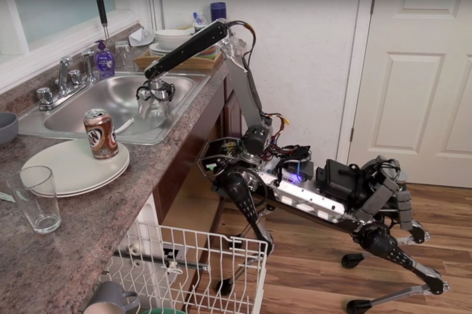 Imagem de Boston Dynamics cria robô-cachorro bizarro que... Guarda a louça? no tecmundo