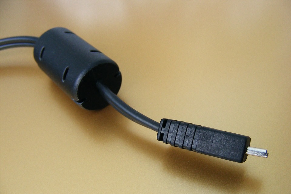 Imagem de Posso carregar meu celular com o carregador de outro aparelho? no tecmundo