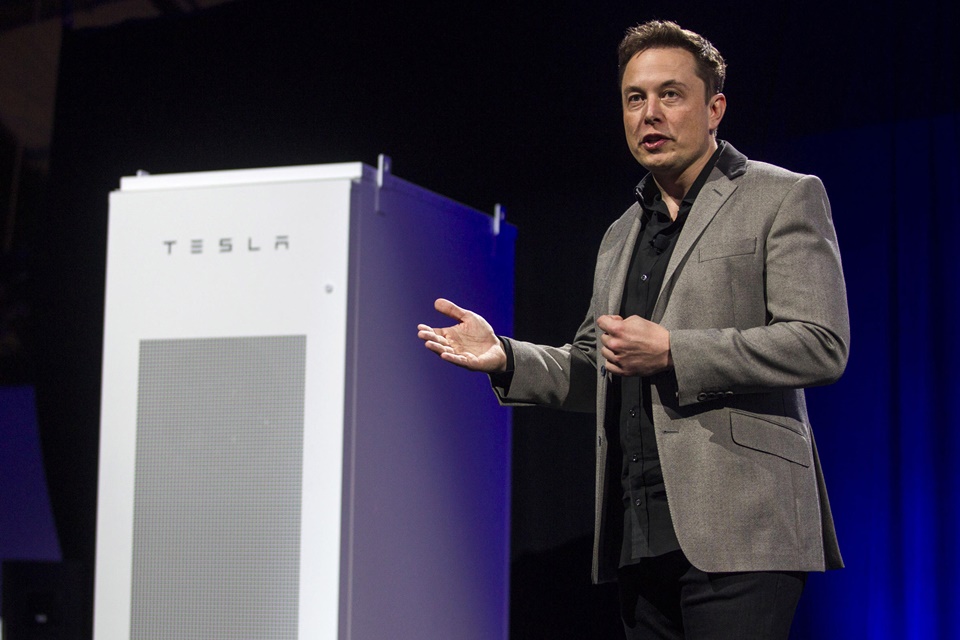 Imagem de Tesla revela telhado solar ousado e nova versão de sua bateria para casas no tecmundo