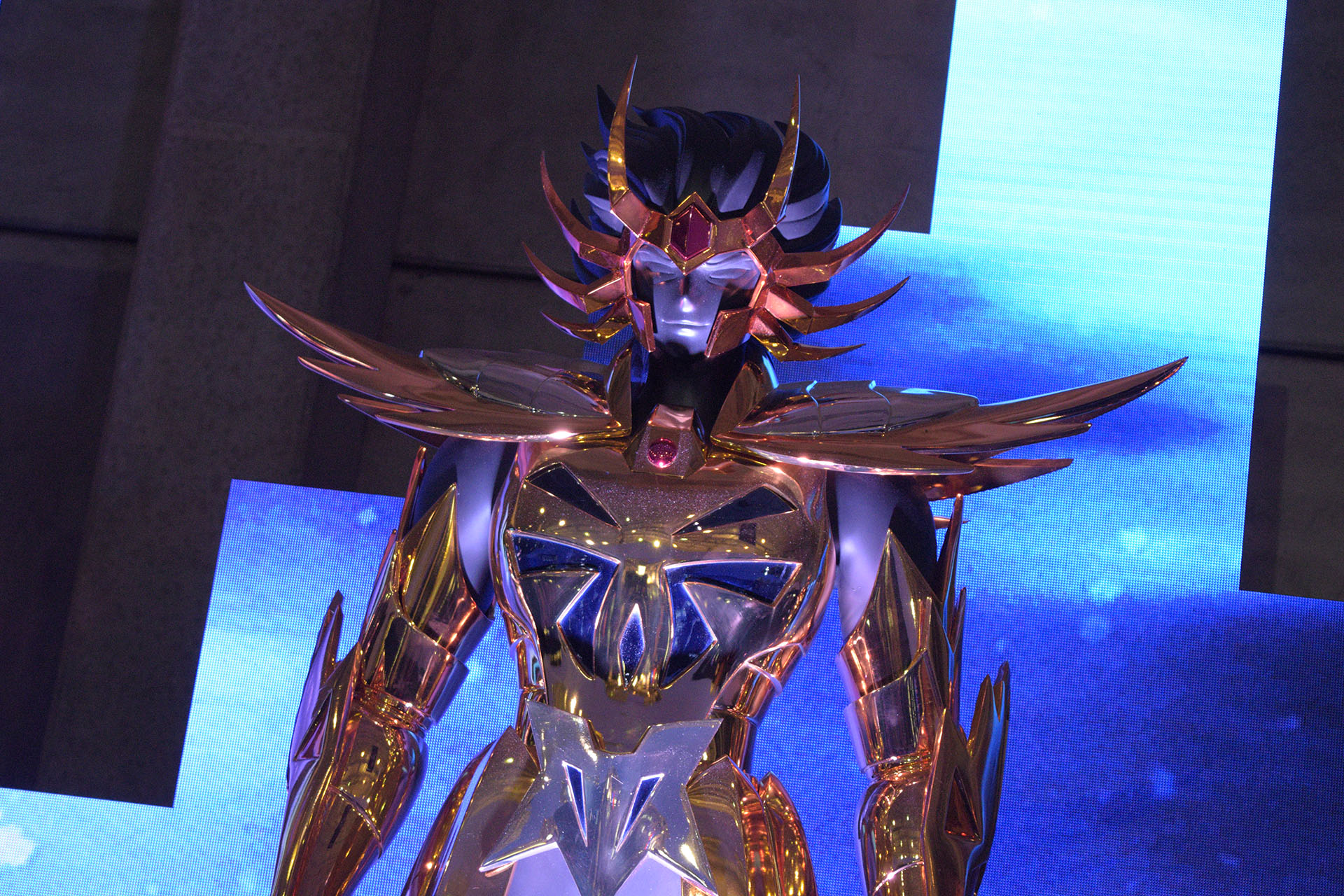 Imagem de As 12 armaduras de ouro da CCXP é a coisa mais incrível que você verá hoje no tecmundo