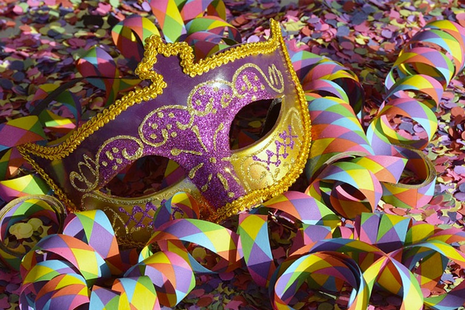 Imagem de É festa! Facebook libera skins de Carnaval para você brincar no Messenger no tecmundo