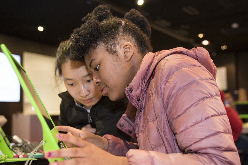 Imagem de CO.LAB é um projeto da Red Hat para empoderar meninas carentes no tecmundo