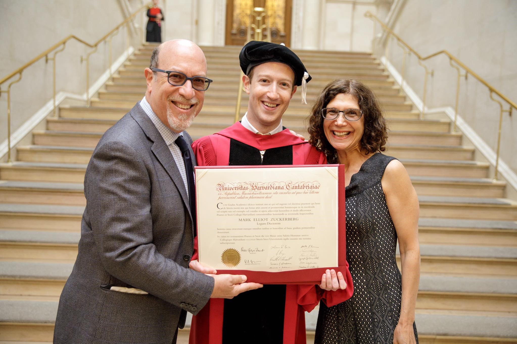 Imagem de Mark Zuckerberg recebe diploma honorário da Universidade de Harvard no tecmundo