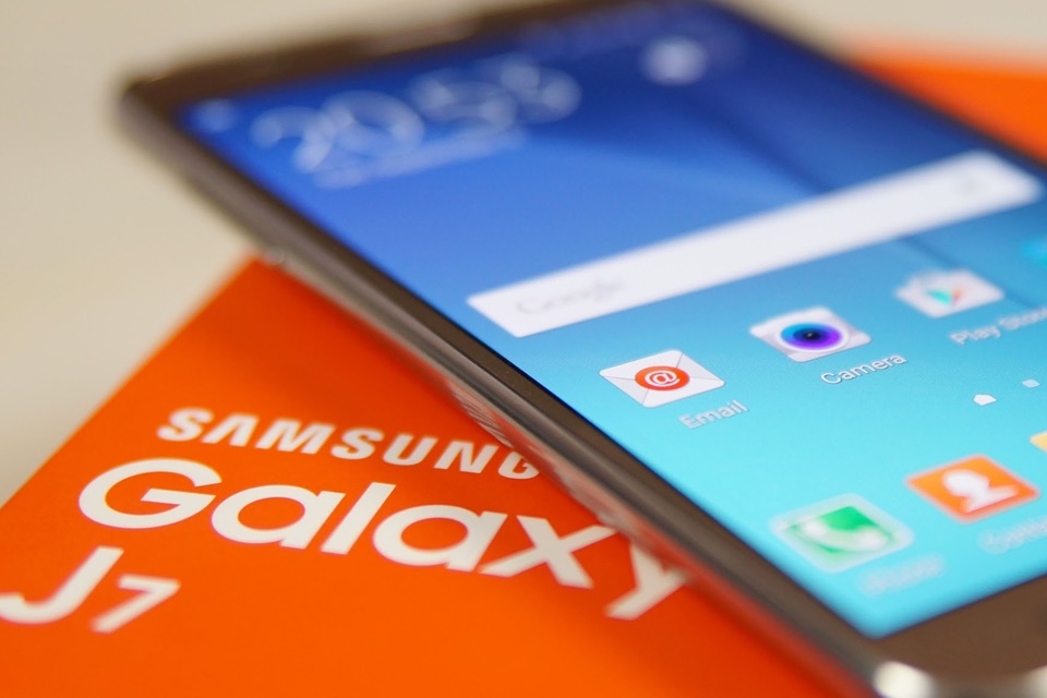 Imagem de Samsung confirma Galaxy J5 e J7 sem querer em seu próprio site no tecmundo
