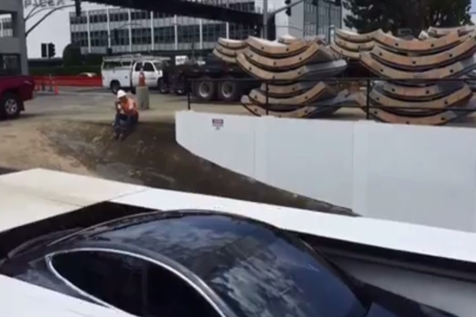 Imagem de Real! Elon Musk mostra teste de elevador para carros da The Boring Company no tecmundo