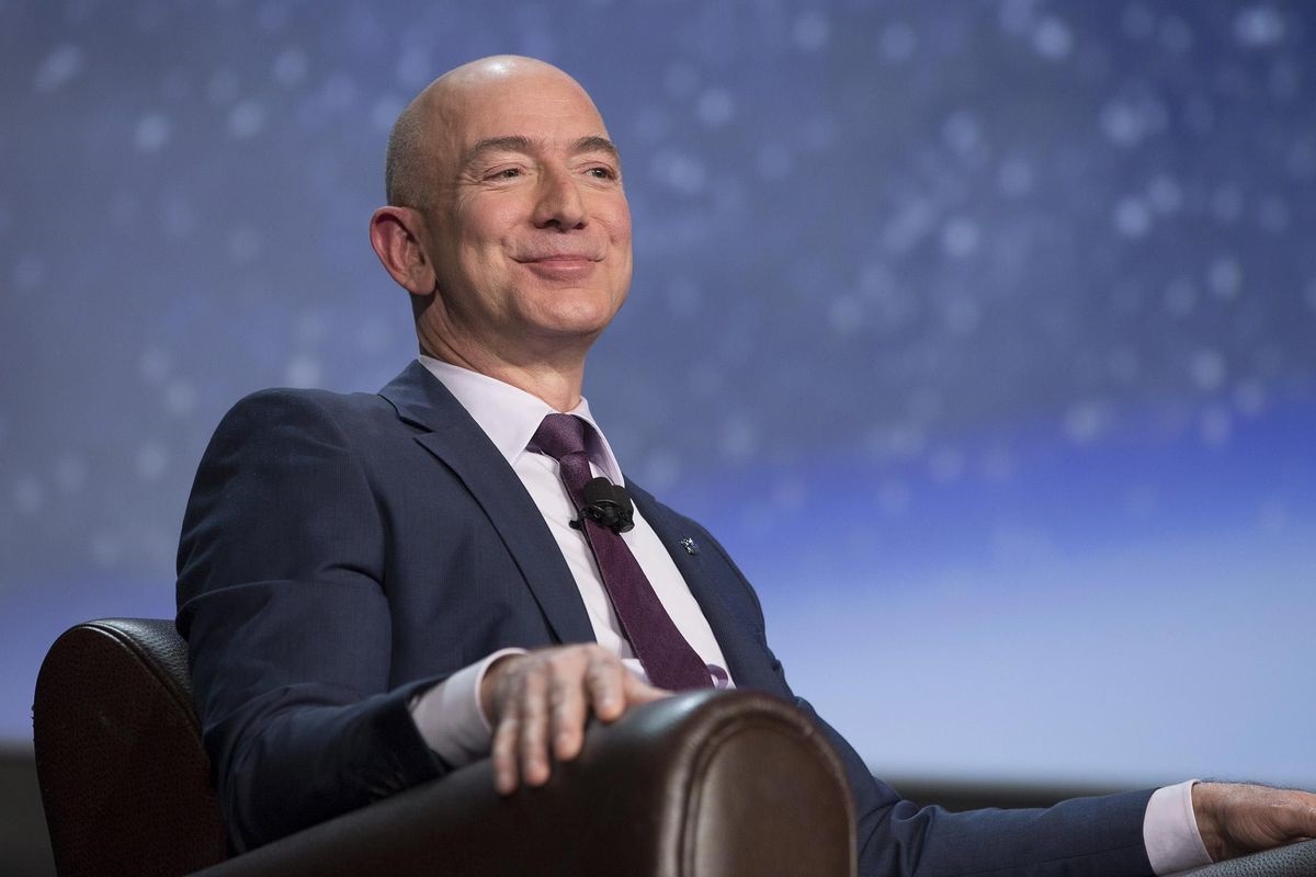 Imagem de De volta ao 2° lugar, Jeff Bezos não é mais o maior bilionário do mundo no tecmundo