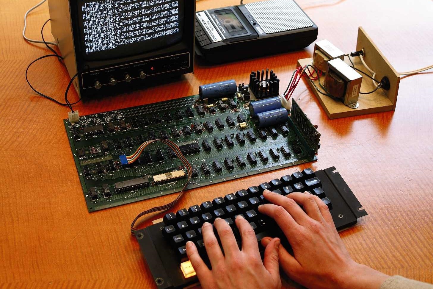 Imagem de Um dos computadores originais da Apple vai ser leiloado e pode ser seu! no tecmundo