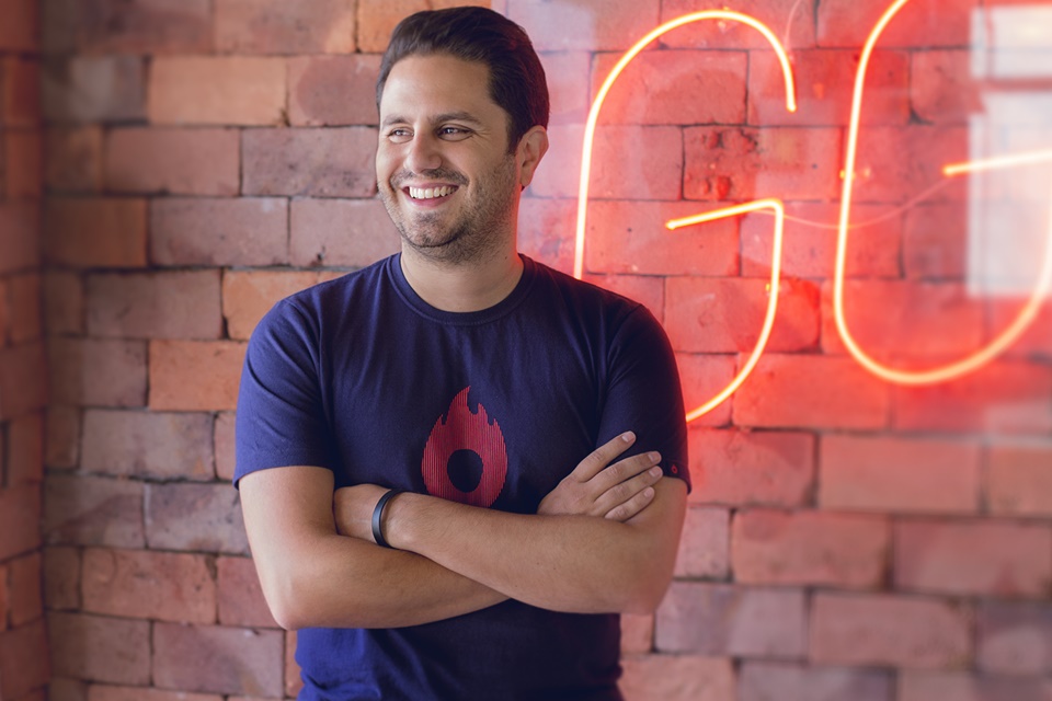 Imagem de Perfil: JP Resende fala sobre dificuldade em empreender e planos da Hotmart no tecmundo