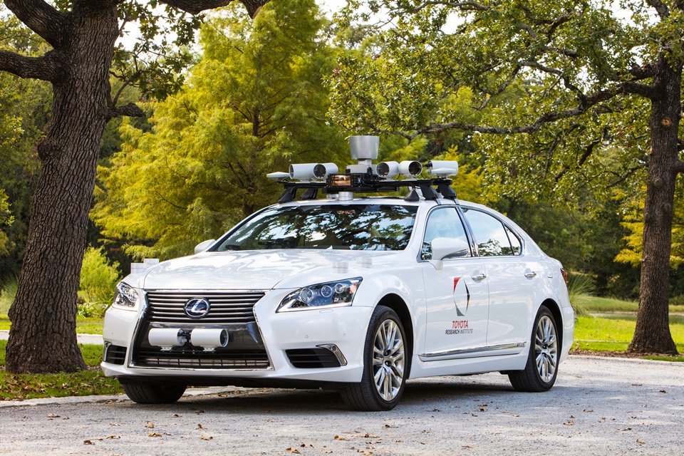 Imagem de Toyota testa carro autônomo com dois volantes para prevenir acidentes no tecmundo