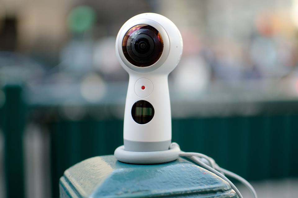 Imagem de Samsung Gear 360 é patenteado e imagens revelam uma espécie de rosto feliz no tecmundo