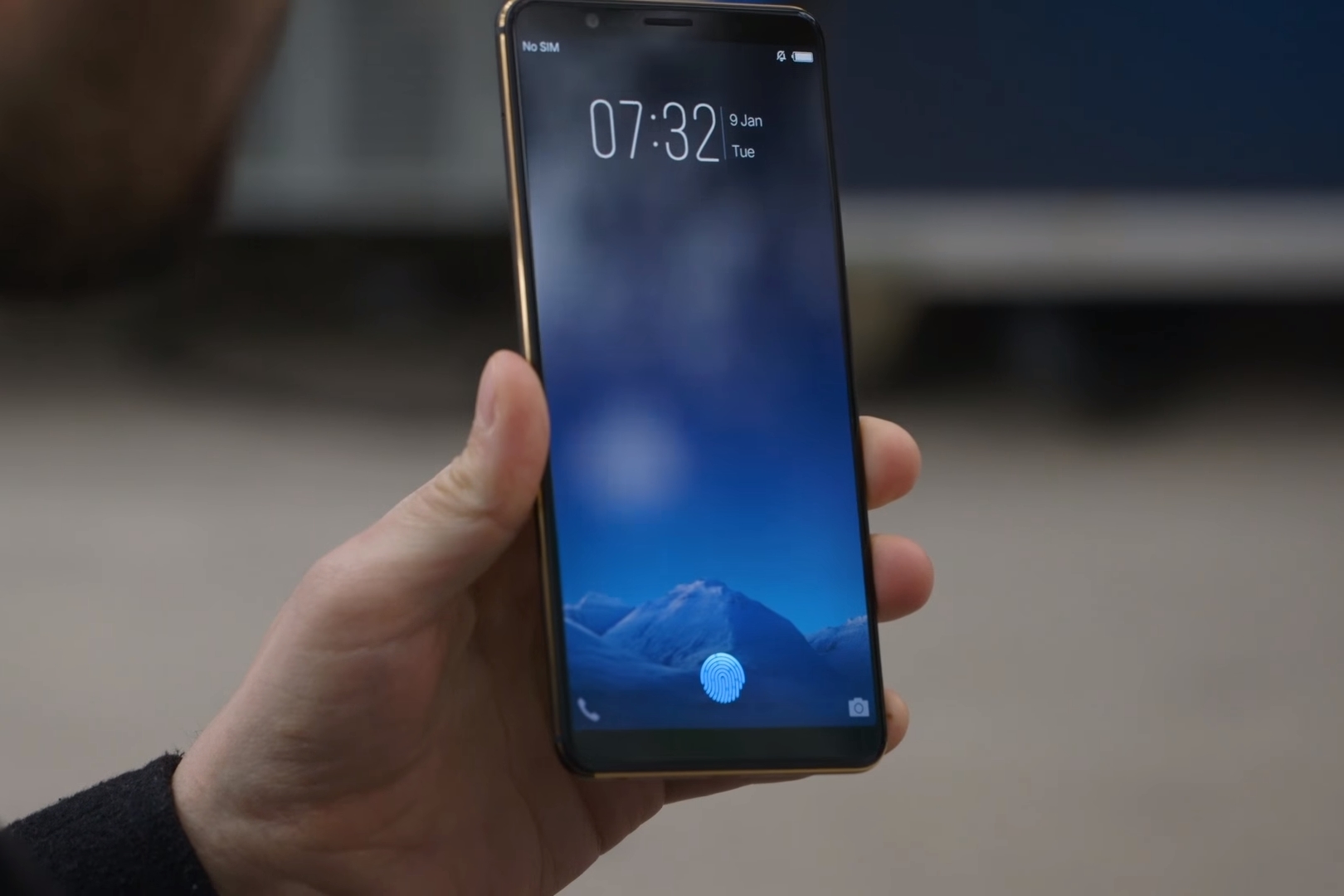 Imagem de Primeiro celular com sensor biométrico na tela é mostrado na CES 2018 no tecmundo