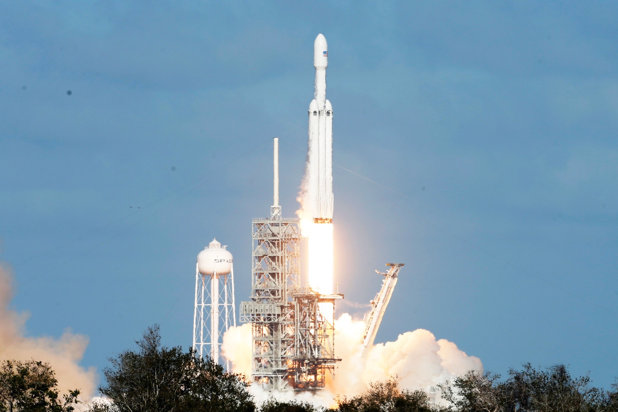 Imagem de SpaceX lança com sucesso o Falcon Heavy, mais poderoso foguete atualmente no tecmundo