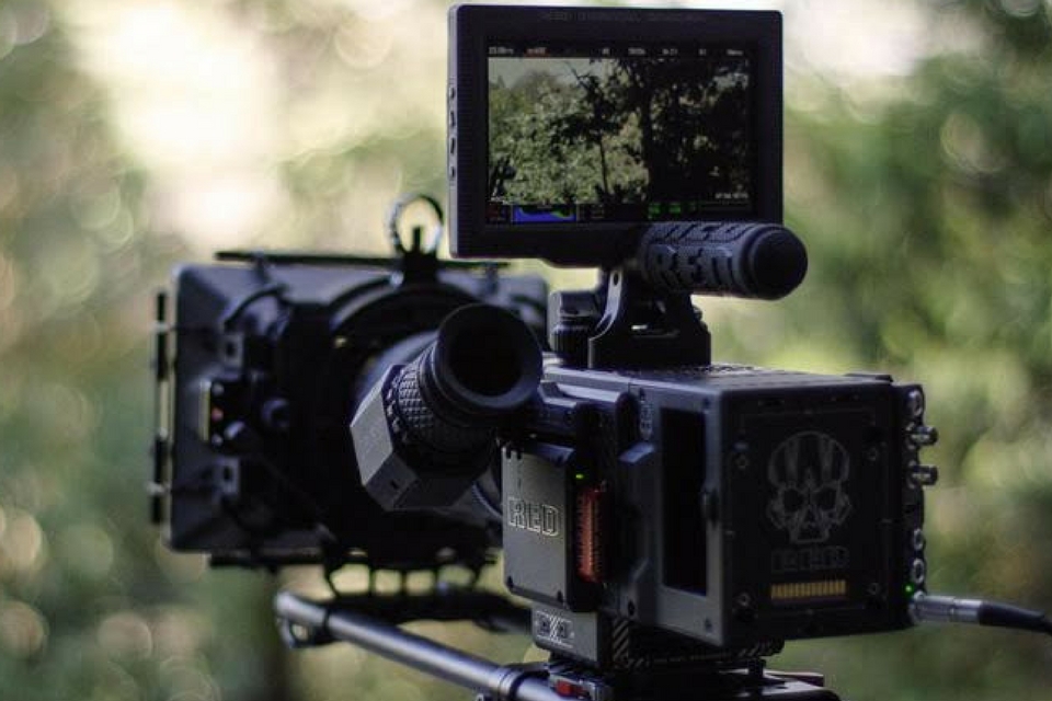 Imagem de A Foxconn quer se unir à RED para fabricar câmeras de cinema mais baratas no tecmundo
