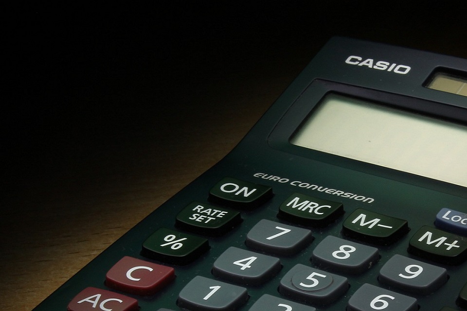 Imagem de Ela voltou! Casio relança popular calculadora com jogo dos anos 80 no tecmundo