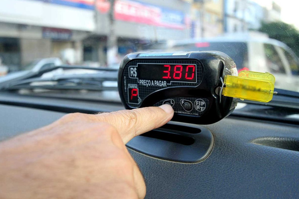 Imagem de Chegada da Uber ao Brasil reduziu preços nos apps de táxi, diz estudo no tecmundo