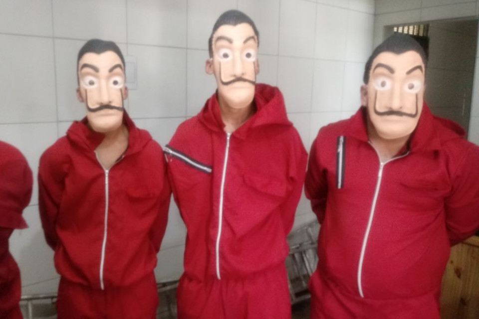 Imagem de Youtuber vestido de “La Casa de Papel” é detido tentando gravar pegadinha no tecmundo