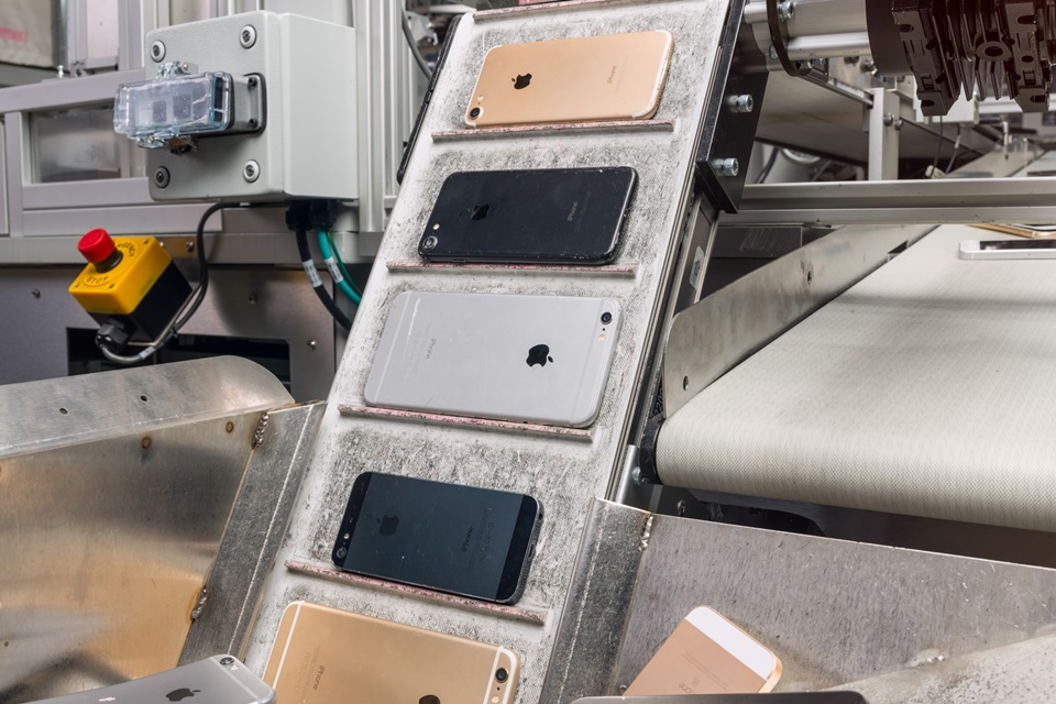 Imagem de Apple apresenta novo robô capaz de reciclar 200 iPhones por hora no tecmundo
