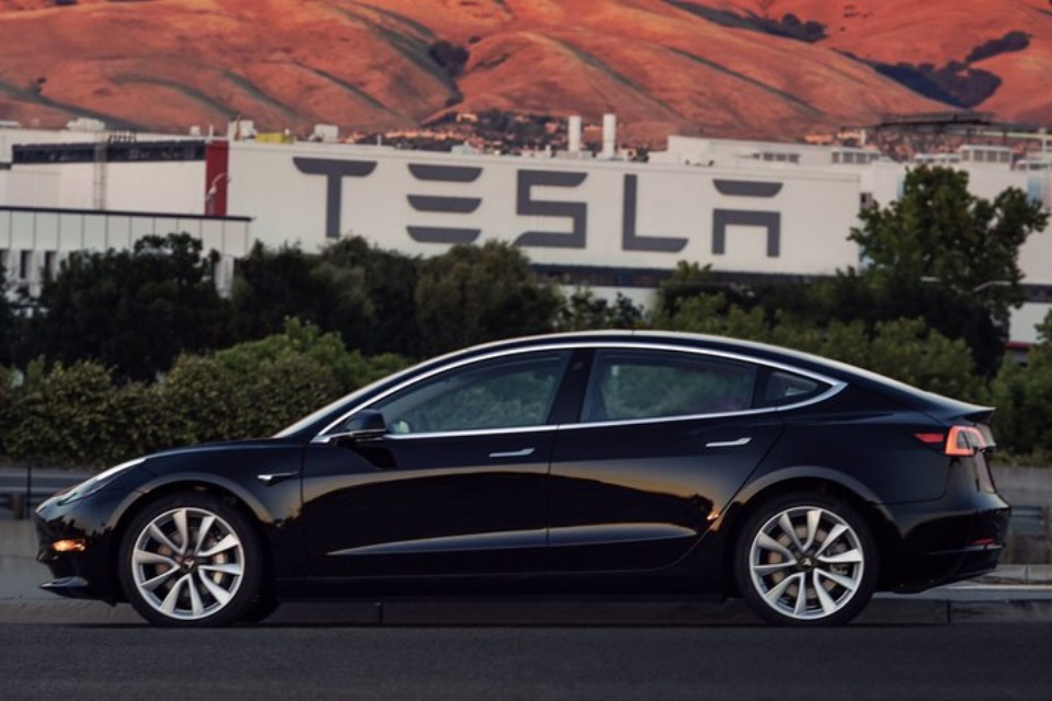 Imagem de Tesla foca na venda de carros mais caros para sobreviver no tecmundo