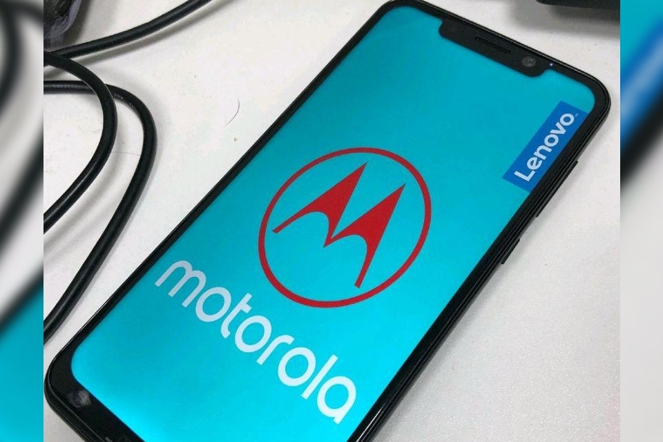 Imagem de Nova foto do Motorola One Power reforça visual ‘inspirado’ no iPhone X no tecmundo