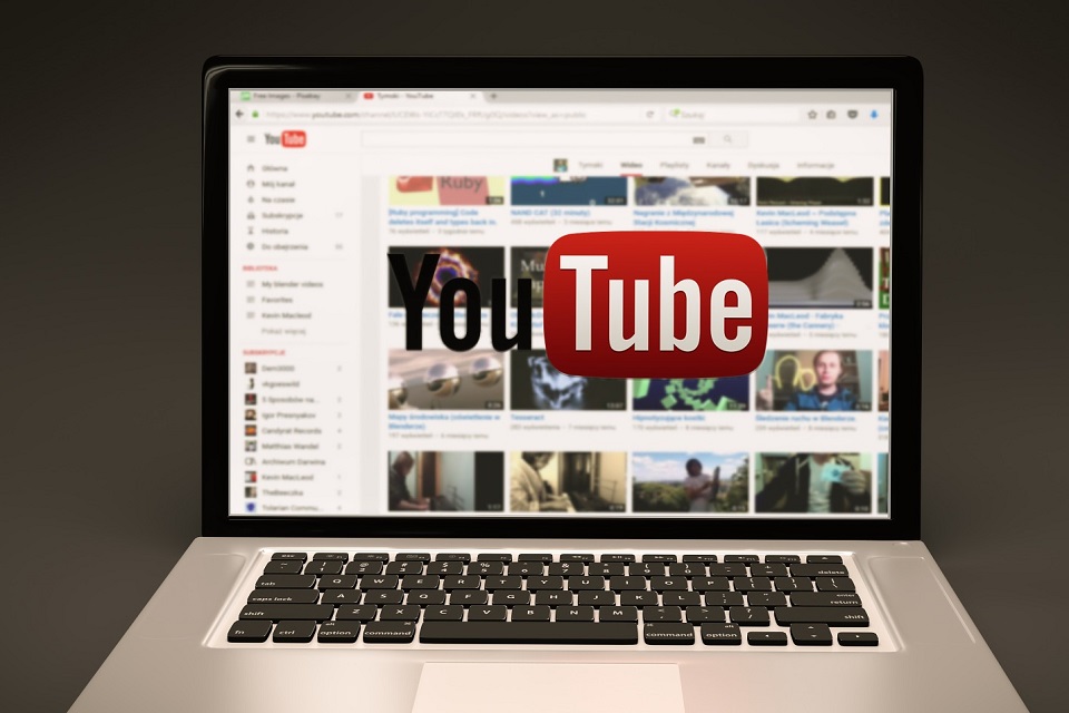 Imagem de YouTube acusa homem de plágio por canção que ele mesmo compôs no tecmundo