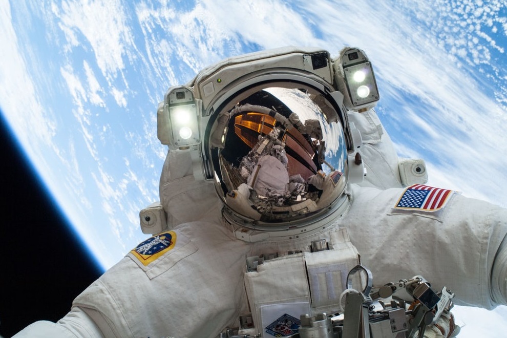 Imagem de 20 das fotos mais espetaculares já feitas da Estação Espacial Internacional no tecmundo