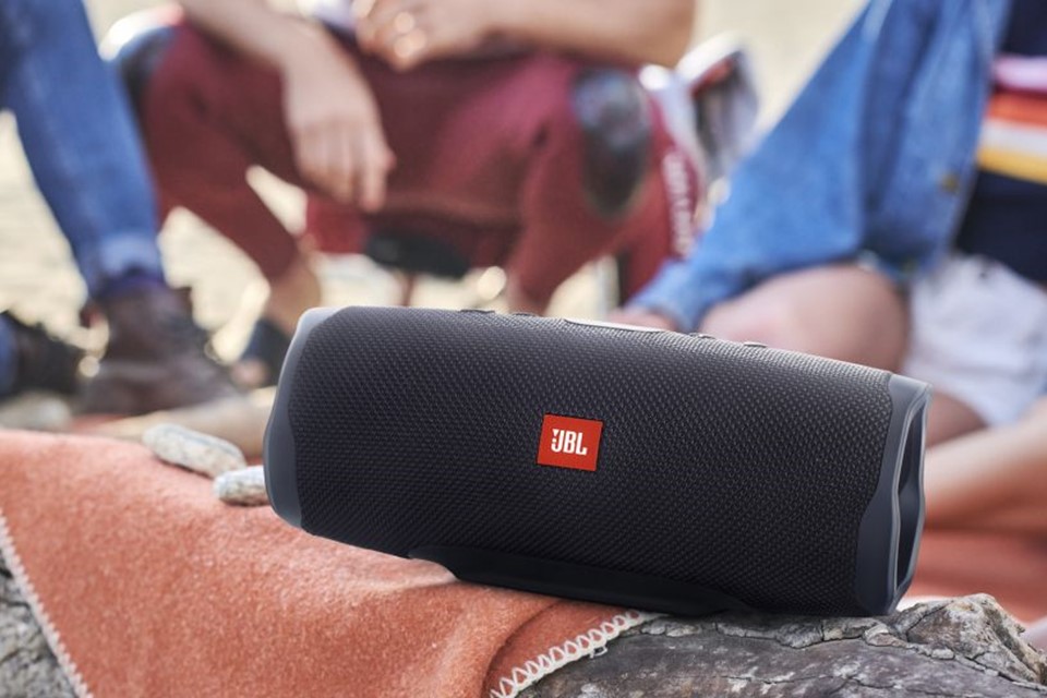 Imagem de JBL Charge 4 também funciona como carregador portátil no tecmundo