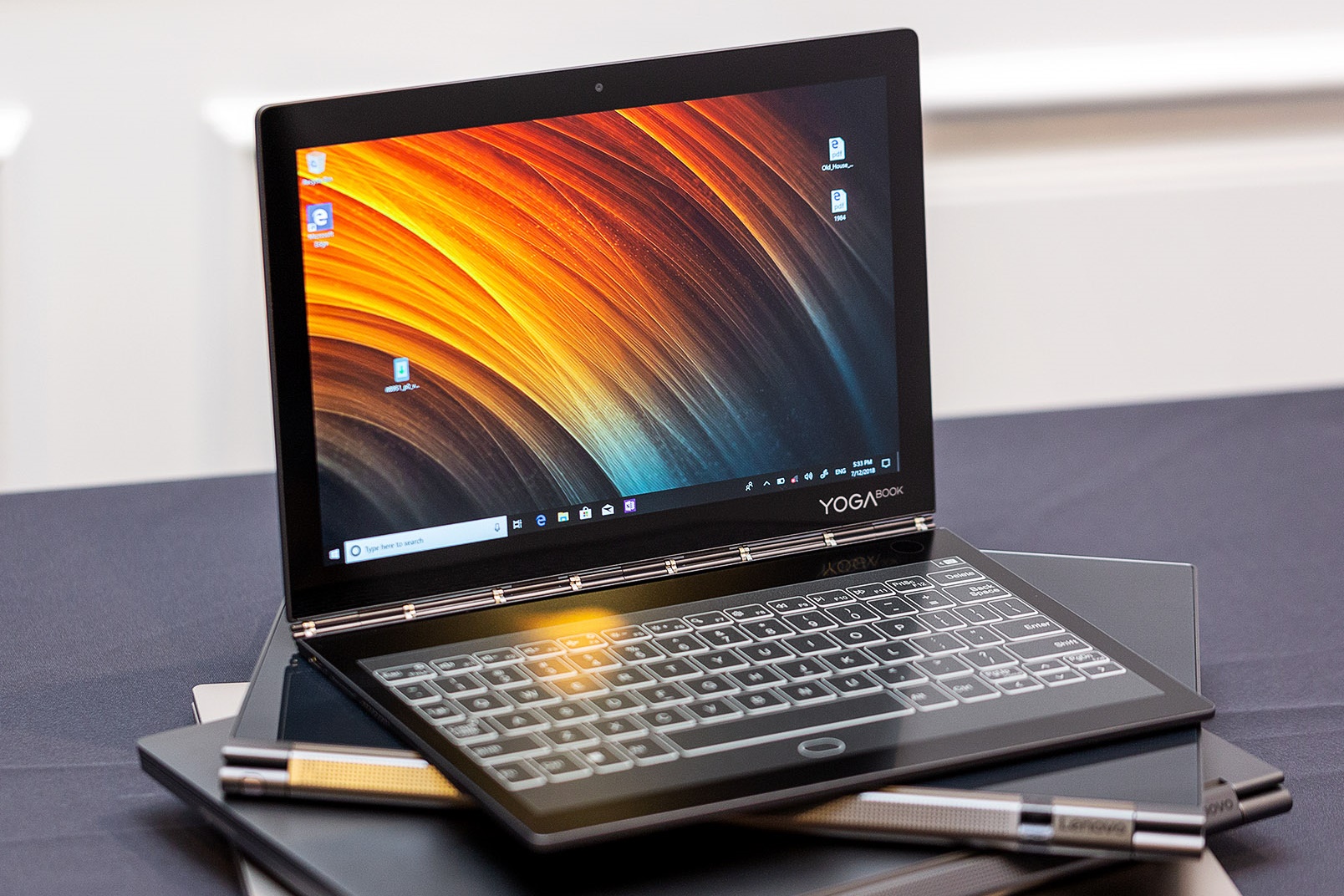 Imagem de Novo Yoga Book da Lenovo é fino, leve e tem uma tela E-Ink que vira teclado no tecmundo