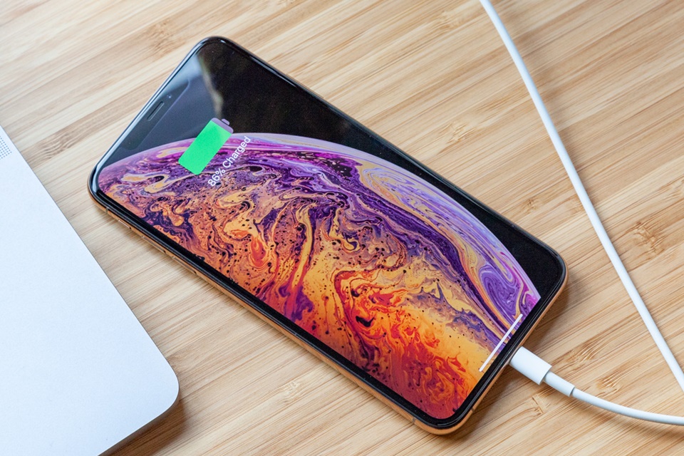 Imagem de iPhones Xs e Xs Max deixam a desejar em teste de bateria com navegação web no tecmundo