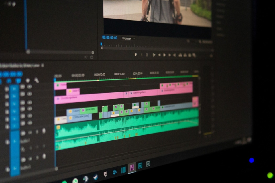 Imagem de Homem processa a Adobe após bug no Premiere deletar 100 mil arquivos no tecmundo