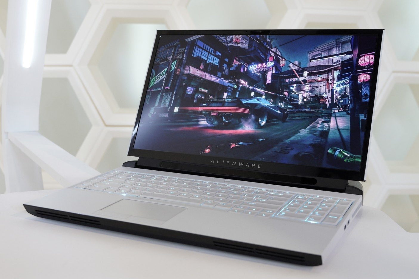 Imagem de Alienware anuncia o Area 51m, um notebook gamer potente e atualizável no tecmundo