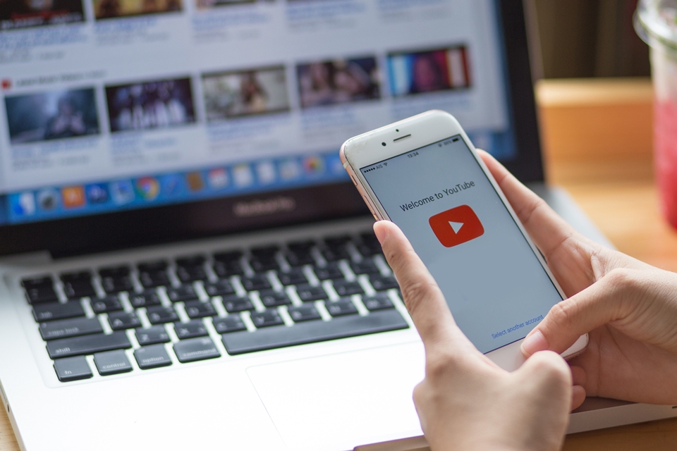 Imagem de YouTube não terá mais recurso para replicar postagens no Twitter e no G+ no tecmundo