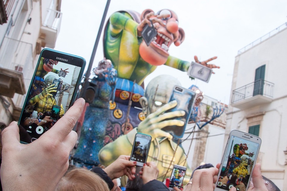 Imagem de 7 cuidados com o celular que você precisa ter durante o Carnaval no tecmundo